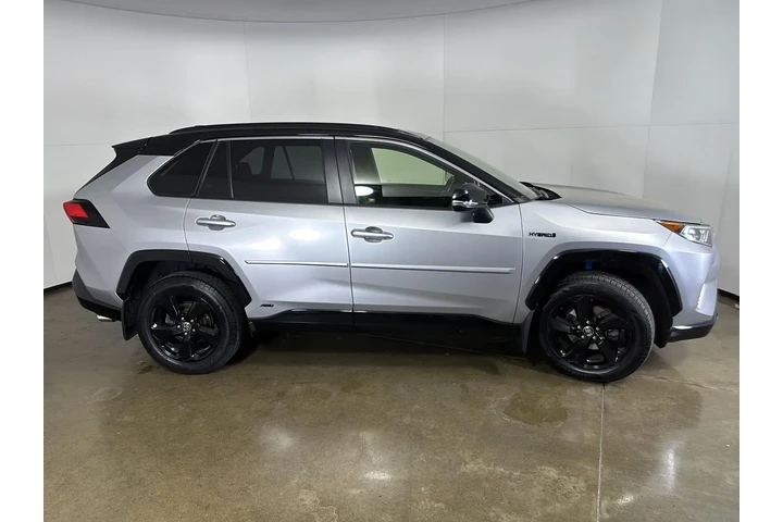 $30299 : Silver Certified 2020 RAV4 Hy image 9