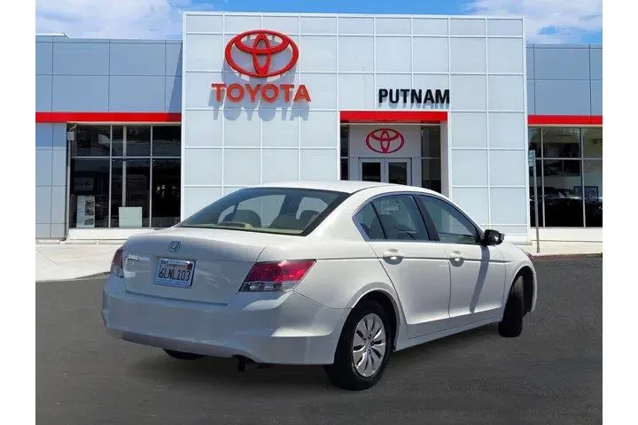 $9588 : Honda Accord 2010 LX 4dr Sed image 4