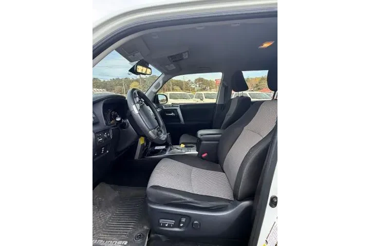 $29677 : Toyota 4Runner 2021 4x2 SR5 image 8