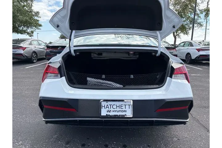 $27998 : Hyundai ELANTRA Hybrid 2025 image 9