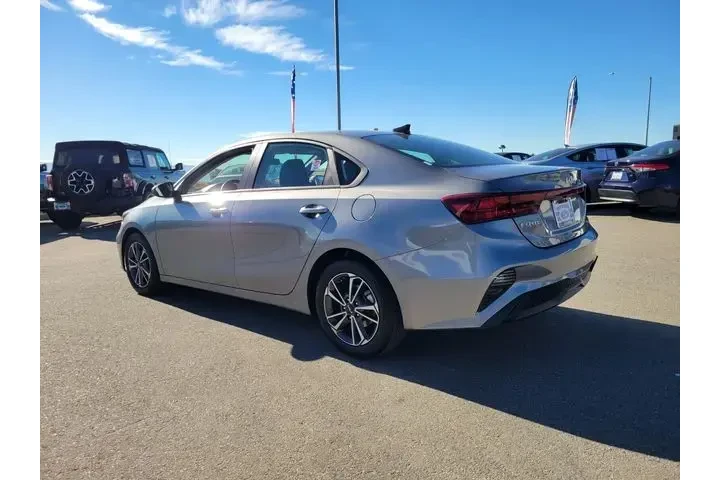 $16995 : Kia Forte 2023 LXS 4dr Sedan image 4