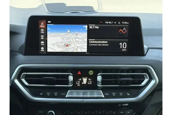 $30082 : BMW X3 2024 sDrive30i 4dr Sp image 5