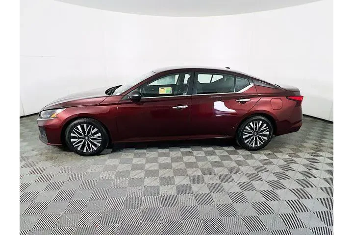 $19775 : Nissan Altima 2024 2.5 SV 4d image 6