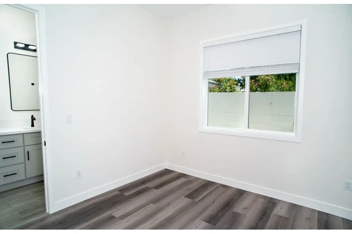 $2500 : 3Bed/2Bath in Koreatown LA image 5