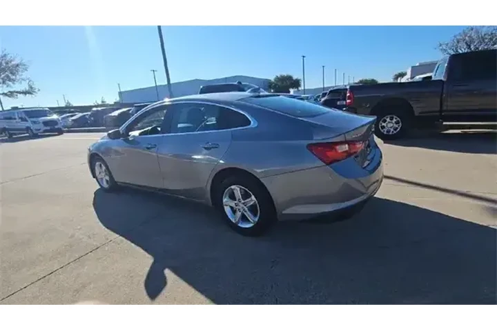 $17987 : Chevrolet Malibu 2024 LT 4dr image 6