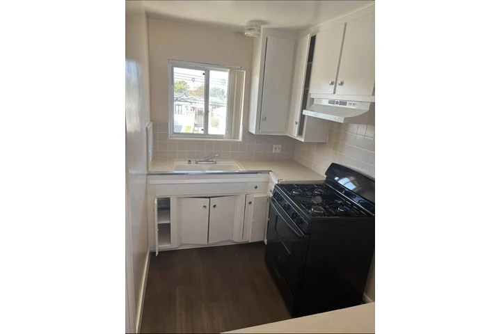 $1395 : ESTUDIO DE RENTA EN RIVERSIDE! image 2