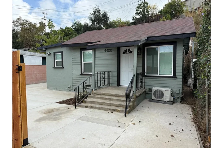 $1000 : Charming beautifully renovated image 1