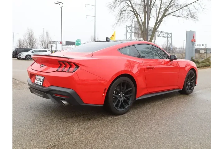 $28990 : Ford Mustang 2024 EcoBoost 2 image 8