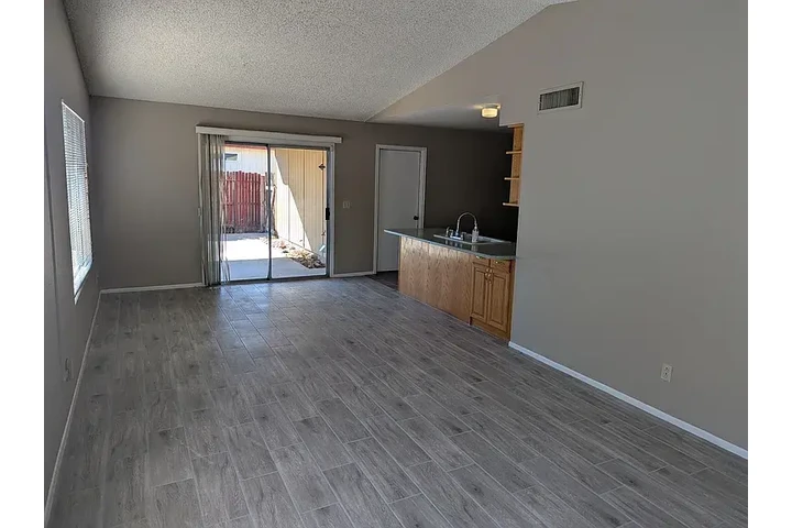 $1700 : Welcome to your future home! image 2