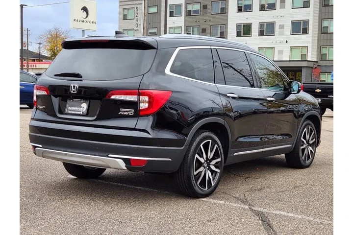 $24975 : 2020 Pilot Touring w/Rear Cap image 10