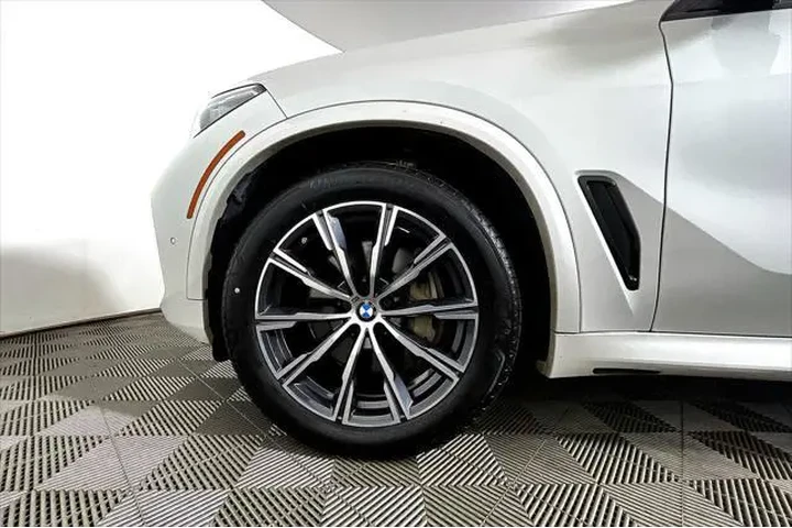 $33943 : BMW X5 2019 AWD xDrive50i 4d image 8