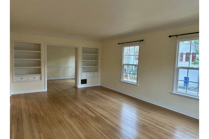 $1450 : Spacious 1 Bedroom 1 Bath Apt image 2