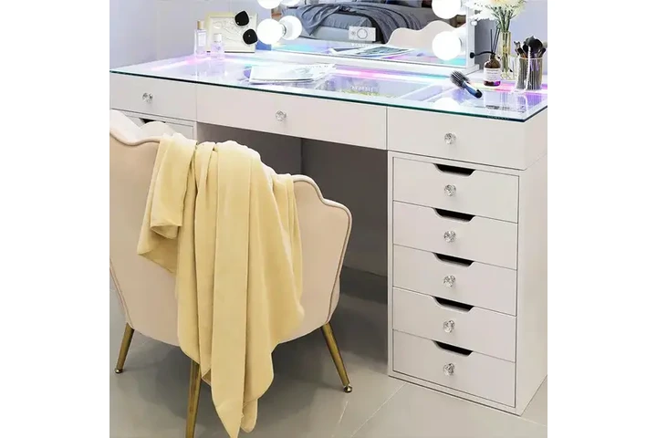 Dalila's Furniture image 10