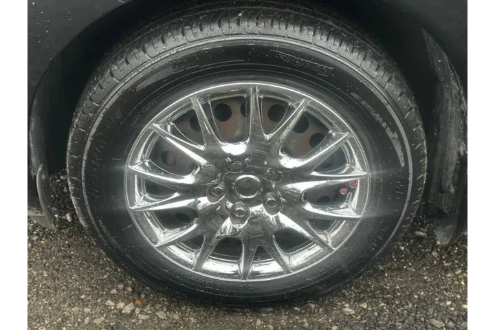 $4550 : 2014 Versa Note image 9