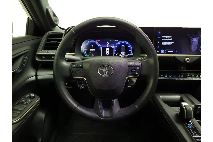 $39998 : Toyota Crown 2023 AWD Limite image 10
