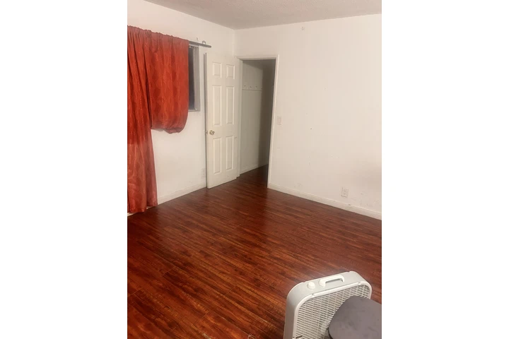 $900 : Cuarto en Midcity image 2