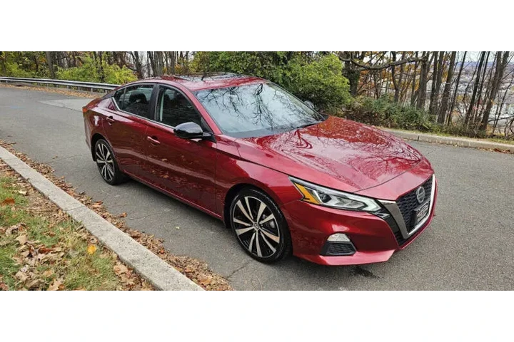 $10995 : 2019 Altima 2.5 SR image 4