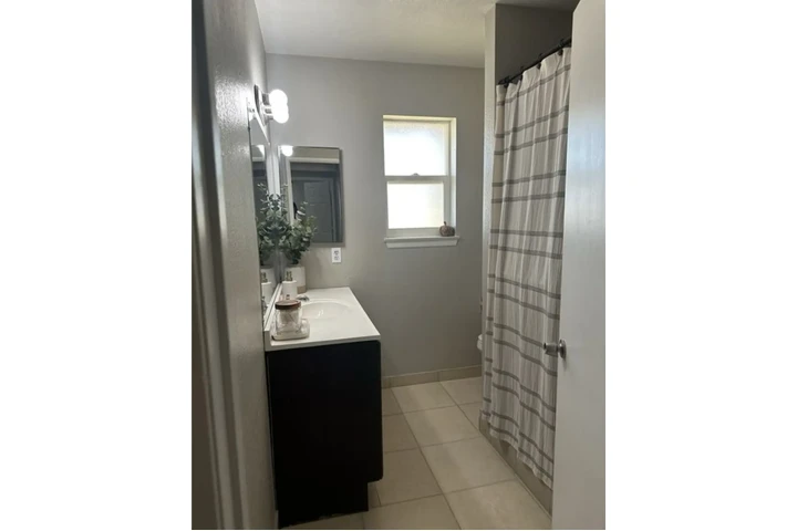 $2150 : Triplex Casa #2 image 6