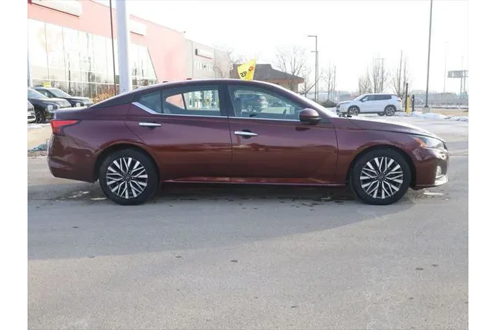 $17277 : Nissan Altima 2023 2.5 SV 4d image 10