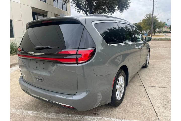 $12990 : 2022 Pacifica Touring L image 9