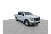 $19891 : Nissan Titan 2018 4x2 SV 4dr thumbnail