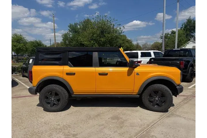 $34929 : Ford Bronco 2022 4x4 Base 4d image 2