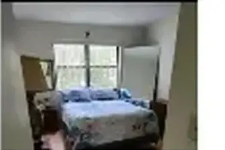 $950 : Rento habitacion  para dama image 7