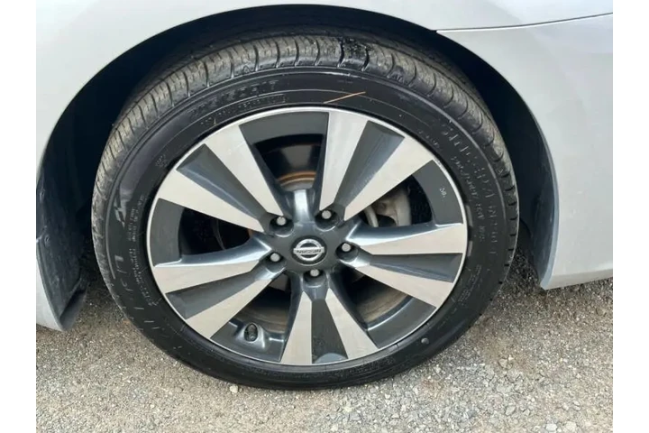 $9990 : 2019 Sentra image 8