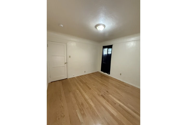 $800 : Se renta un cuarto image 3
