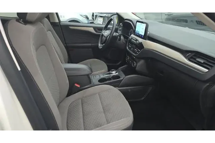 $19950 : Ford Escape 2022 SE 4dr SUV image 9