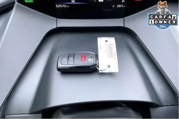 $31985 : Toyota Prius 2025 Nightshade image 9