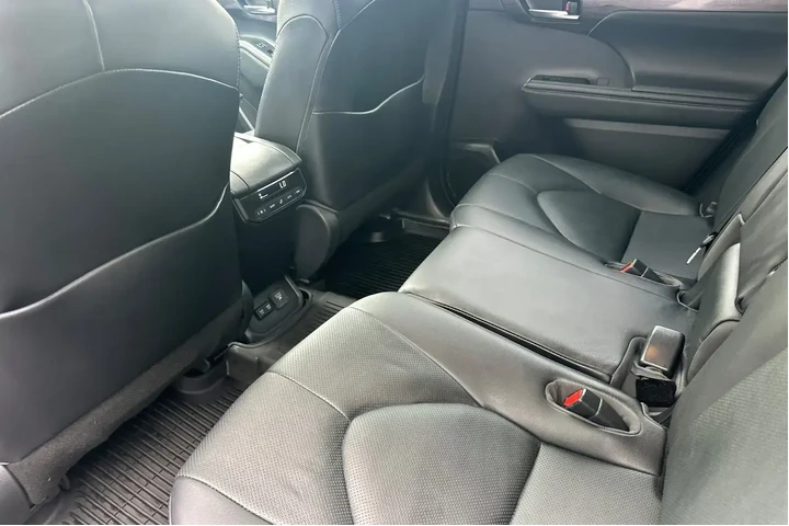 $38900 : Toyota Highlander Hybrid 202 image 7
