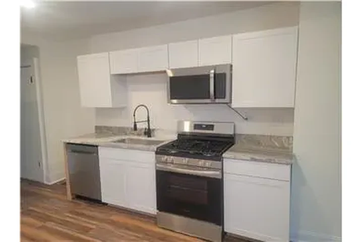 $1250 : Rental property with 2 bedro image 4