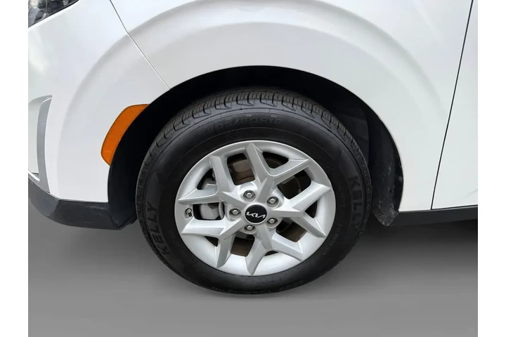 $15502 : Kia Soul 2024 LX 4dr Crossov image 9