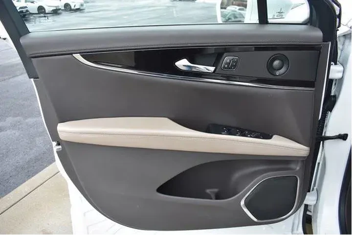 $33876 : Lincoln Nautilus 2022 AWD Re image 8