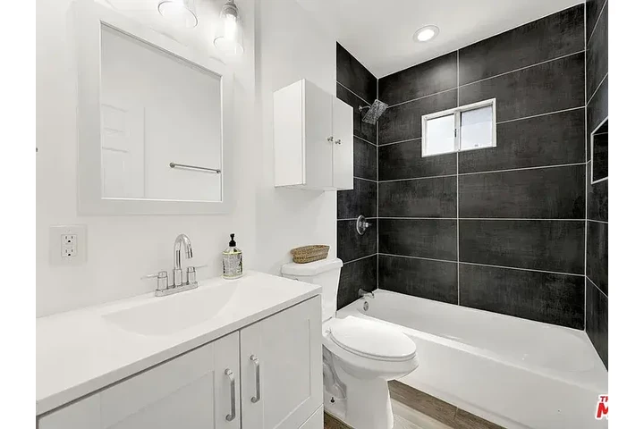 $2000 : Hot 2bd 1ba @ Huntington image 9