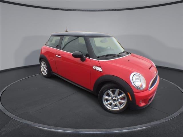 $9500 : PRE-OWNED 2013 COOPER HARDTOP image 2