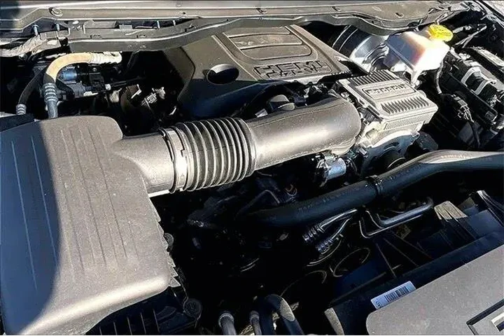 $33716 : Ram 1500 2023 4x4 Laramie 4d image 7