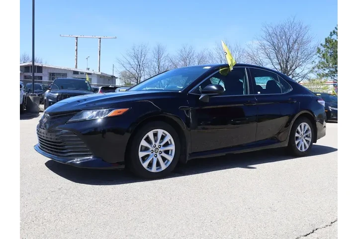 $17990 : Toyota Camry 2020 LE 4dr Sed image 5