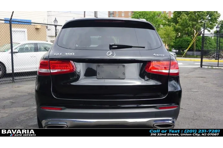 $15888 : 2016 GLC 4MATIC 4dr GLC 300 image 6