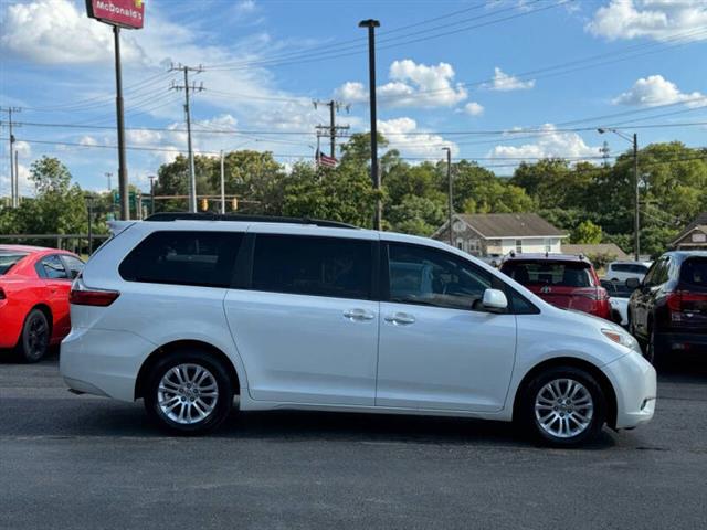 2015 Sienna XLE 8-Passenger image 8