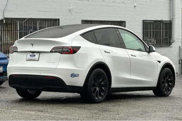 $28900 : Tesla Model Y 2021 AWD Long image 4