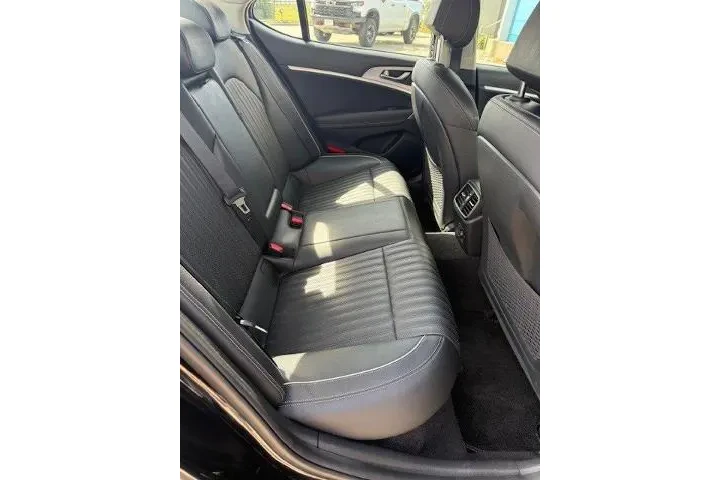 $22702 : Genesis G70 2020 AWD 2.0T 4d image 4