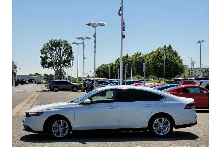 $27100 : Honda Accord 2024 LX 4dr Sed image 7