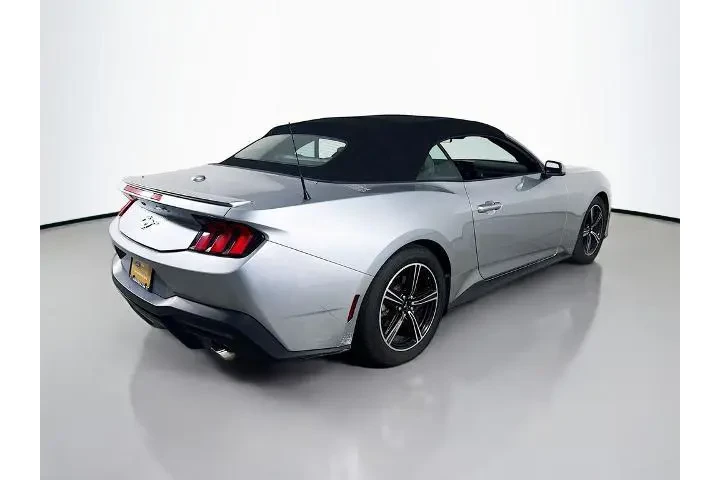 $32000 : Ford Mustang 2024 EcoBoost P image 7