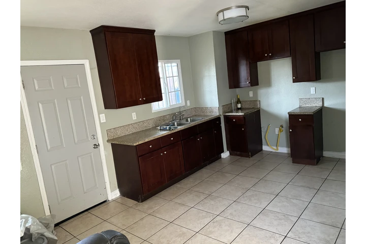 $2575 : Rentó casa image 6