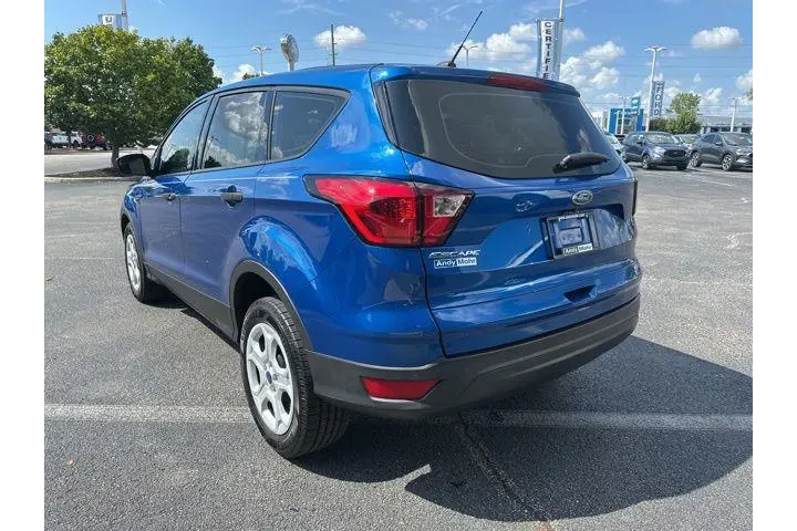 $13186 : Ford Escape 2019 S 4dr SUV image 9
