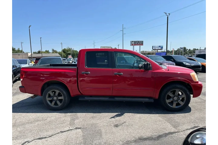 2012 NISSAN TITAN CREW CAB SV image 8