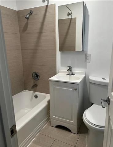 $1300 : 1 Bedroom apartment in LA image 5