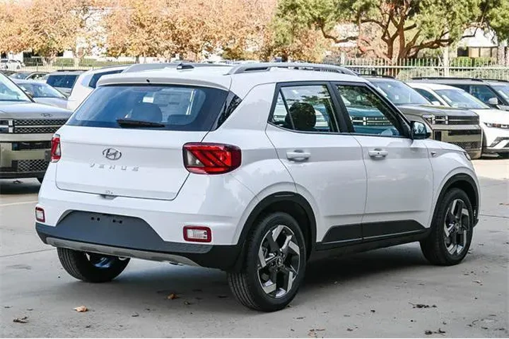 $25115 : Hyundai VENUE 2026 SEL 4dr C image 4